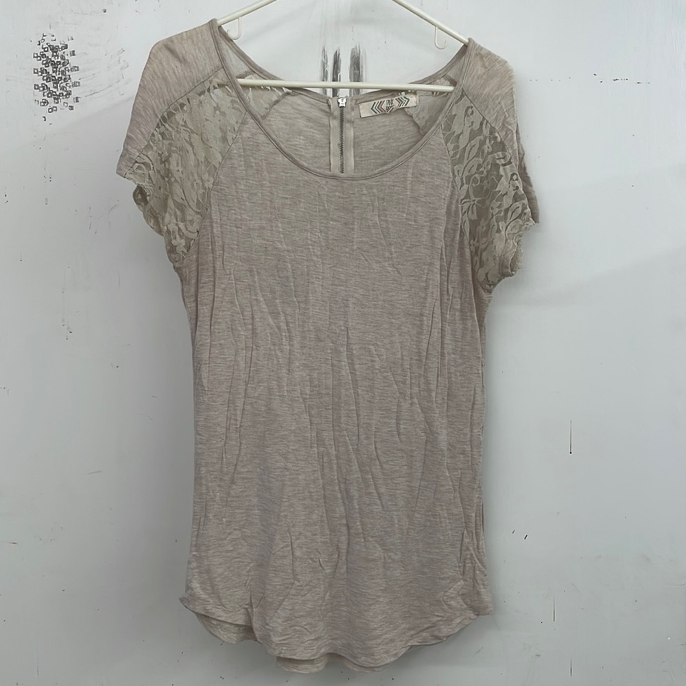 CUTE Alert!!! Light beige shirt sleeve women’s too with LACE inserts Size M